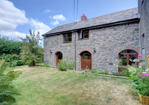 Button Stable is a stone-built barn conversion set within 60 acres of farmland
