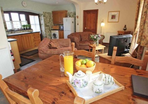 The open-plan dining area at Byre Cottage, Bridge