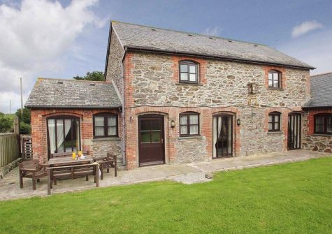 The outdoor patio & garden at Byre Cottage, Bridge