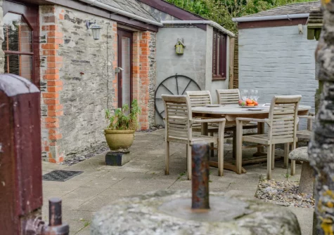 The courtyard & alfresco dining area at Byre Cottage, Padstow
