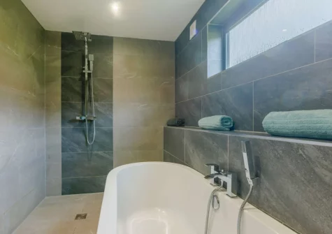 Bedroom #1 en-suite bathroom at Cabana Lakeside Lodge 2, Whitnage