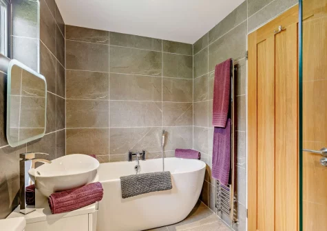Bedroom #1 en-suite bathroom at Cabana Lakeside Lodge 4, Whitnage