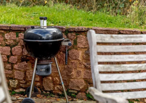 The patio, barbecue & alfresco dining area at Cabana Lakeside Lodge 4, Whitnage