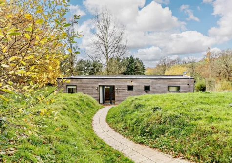 Cabana Lakeside Lodge 4 is one of four lodges set in 11 acres of glorious Devon countryside with two lakes