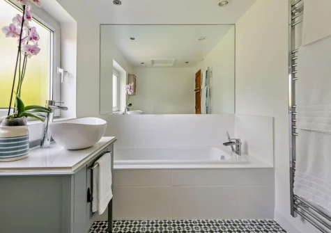 Bedroom #2 en-suite bathroom at Camellia Cottage In The Tamar Valley, Bere Alston