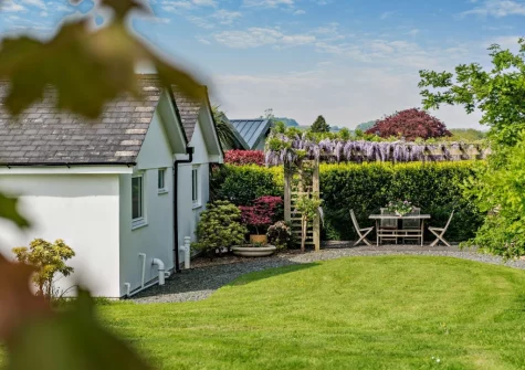 The lawned garden at Camellia Cottage In The Tamar Valley, Bere Alston