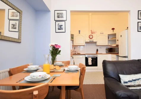 The dining area & kitchen at Capstone 4 Sea Spray, Ilfracombe