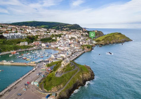 Capstone 4 Sea Spray is situated in the only 'waters edge' buildings in Ilfracombe