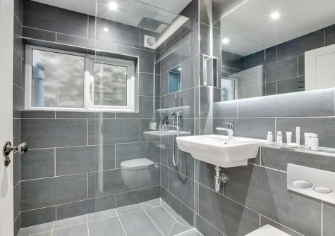The shower room at Captains Cottage, Padstow