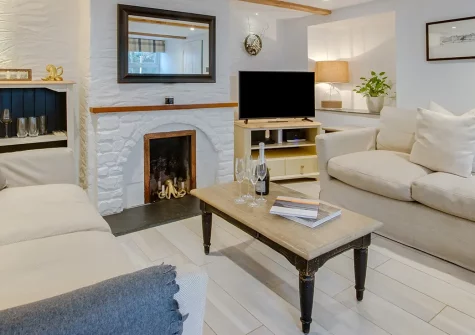 Captains Cottage, Padstow is a charming 3-bedroom retreat situated in a peaceful private courtyard near the harbour. With exposed beams, slate hearth fireplace, and lovely outdoor space, it's perfect for exploring Cornwall's coast and attractions.