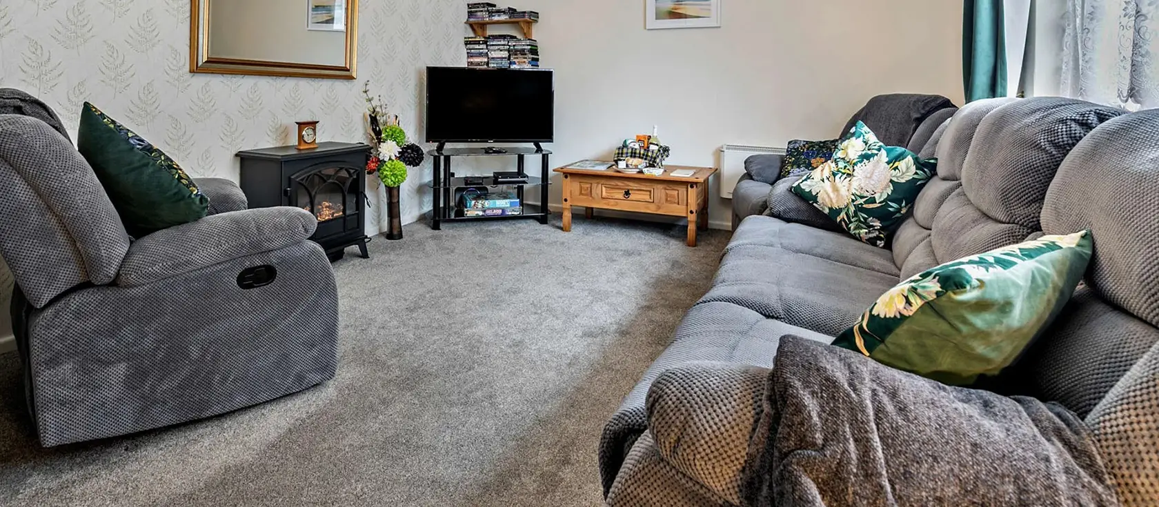 Carew Villa, St Day is a welcoming single-level bungalow nestled near charming village amenities with shops and pub. Perfect for families seeking a peaceful Cornish countryside retreat with easy access to stunning coastlines and attractions.