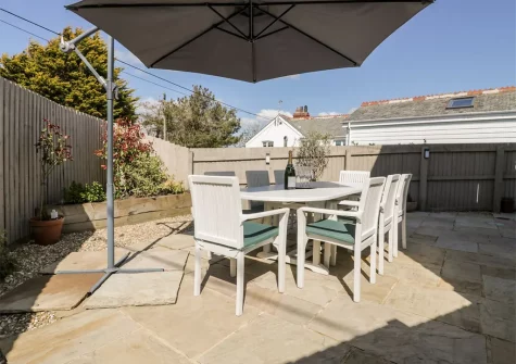 The patio, alfresco dining & barbecue area at Carpe Diem, Crantock