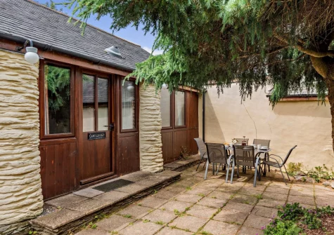 The enclosed patio garden & alfresco dining area at Cart Linhay Cottage, Bittadon