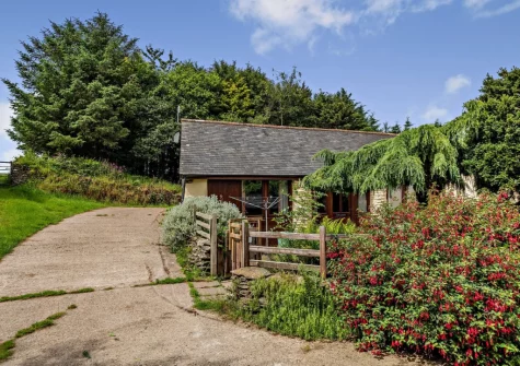 Cart Linhay Cottage is a beautiful converted stone barn with enclosed private garden offering the perfect rural retreat