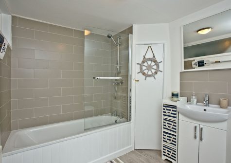 The bathroom at Castaway Cottage, Brixham
