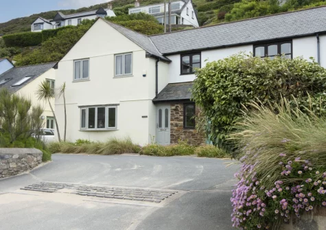 Castaways is a delightful three-bedroom holiday home that's just sixty metres from Porthtowan's Blue Flag sandy beach