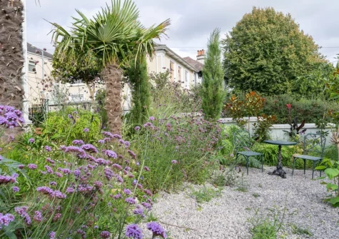 The Mediterranean garden & outdoor sitting area at Castle Lodge, Truro