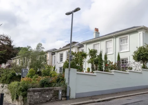 Castle Lodge is a no expense-spared, four-bedroom Regency summer villa in the heart of Truro with stunning interiors & a south-facing terrac