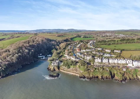 Castle View is is just a short walk from the town's quay, pubs, restaurants and Readymoney Cove
