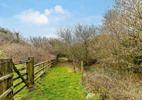 Take a stroll around the ponds, spotting local wildlife & enjoying the countryside views