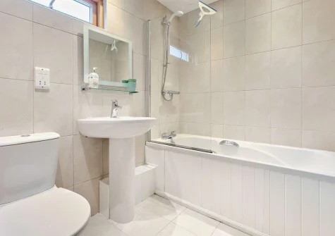 The bathroom at Cedar, Goldenbank