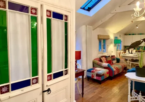 The open-plan living area at Chapel Barn, Bodmin