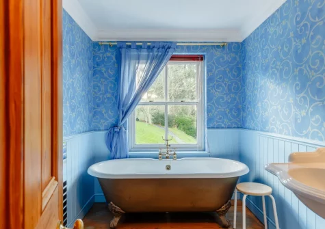 Bedroom #1 en-suite bathroom at Chapel Mead, Polruan