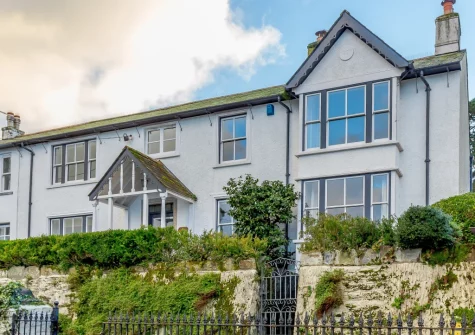 Chapel Mead  is a superb property with breathtaking views of the Fowey River and the sea
