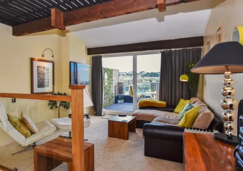 The living room at Chapel Retreat, Polruan