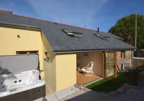 The rear enclosed garden & hot tub at Cherry Tree Barn, Alwington