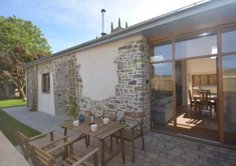 The front patio & alfresco dining area at Cherry Tree Barn, Alwington