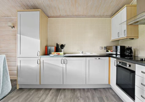 The kitchen at Chestnut, 6 Fingle Glen Lodges, Pathfinder Village