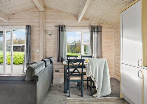 The dining area at Chestnut, 6 Fingle Glen Lodges, Pathfinder Village