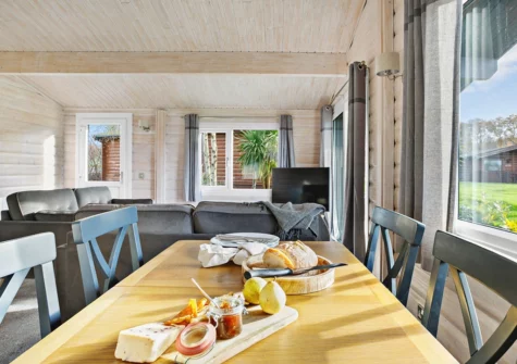 The dining area at Chestnut, 6 Fingle Glen Lodges, Pathfinder Village