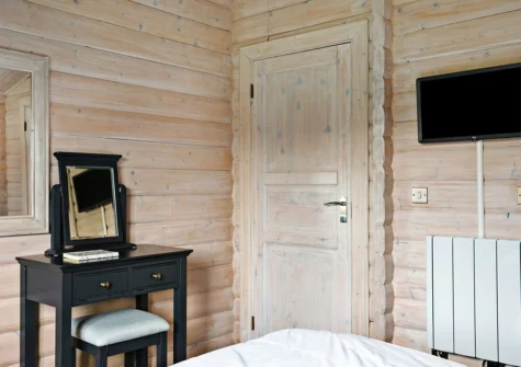 Bedroom #1 at Chestnut, 6 Fingle Glen Lodges, Pathfinder Village