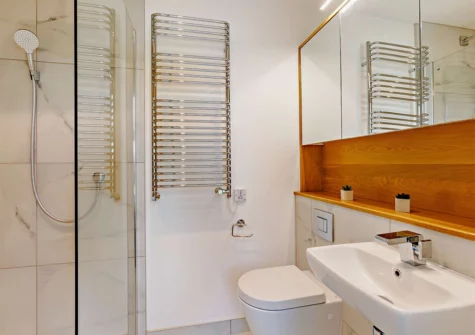 Bedroom #1 en-suite at Chi Gwynn, Stratton