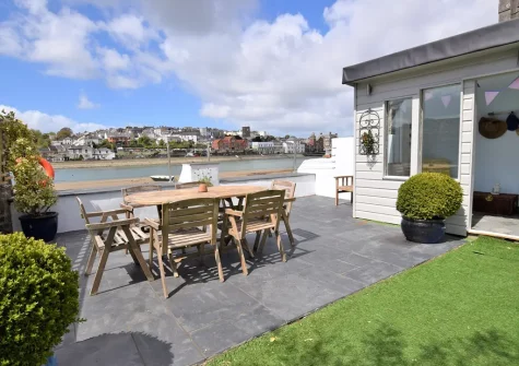 The patio & alfresco dining area at Chill Out At Number 10!, Bideford