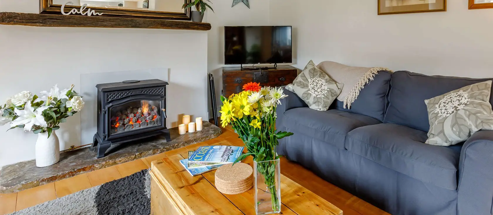 Chill Out At Number 10!, Bideford is a stylish riverside house with industrial-chic kitchen, three bedrooms & great views across the river. Enjoy fishing from your patio, explore the Tarka Trail, or stroll to the quayside on your perfect Devon break.