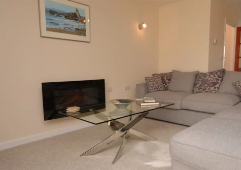 Chubby Croft Bungalow, Hartland is a charming 3-bedroom bungalow in Devon, ideal for families, with a private games room, large garden, and hot tub. Close to the South West Coastal Path, this stunning home is perfect for keen walkers and cyclists.