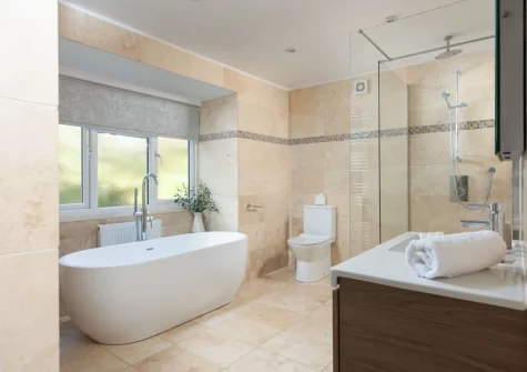 The first floor bathroom at Chy an Mor, Coverack