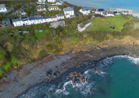 Chy an Mor is a delightful retreat nestled in the picturesque village of Coverack