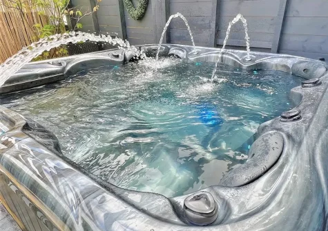 The hot tub at Chy Bian, Lanner