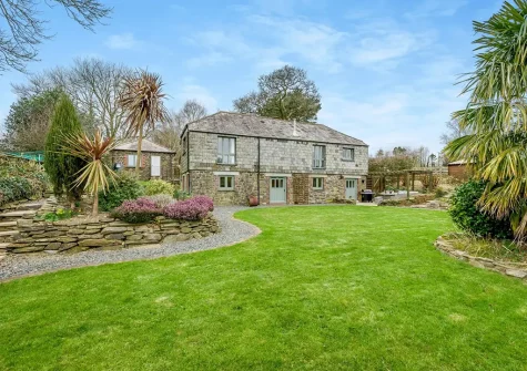 The beautifully manicured garden at Chy Kerensa, Trewidland