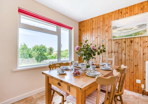 The kitchen dining area at Chy Lymner, Trevone