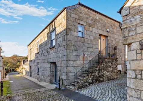Chy Marner is a traditional ground floor stone cottage, located in the stunning Georgian harbour-side village of Charlestown
