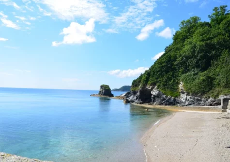 From Chy Marner it's just a couple of minutes walk to Charlestown's beautiful harbour & beach