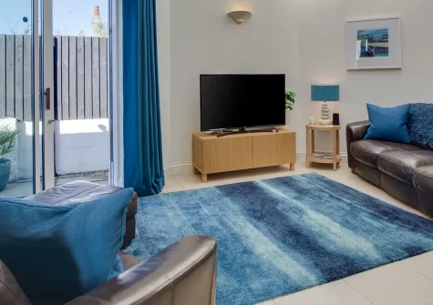 Chy Vean, Trevone is a stylish single-storey cottage with vaulted ceilings and underfloor heating. Enjoy a nautical-themed retreat near sheltered beaches, clifftop walks, and Padstow's renowned restaurants, perfect for memorable family holidays.