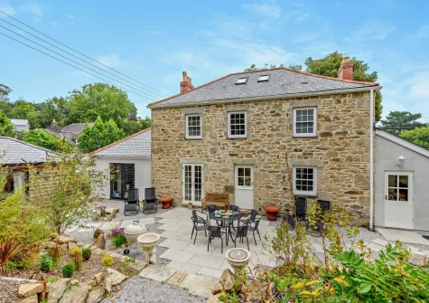 The patio, alfresco dining & outdoor sitting area at Chyventon, Penryn