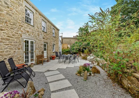 The patio, alfresco dining & outdoor sitting area at Chyventon, Penryn