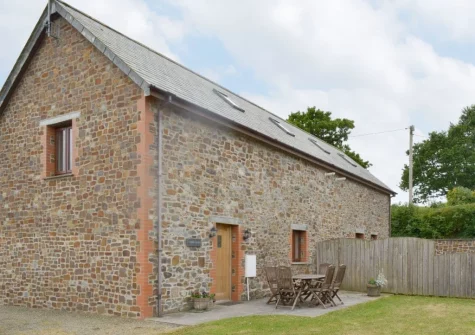 The patio, alfresco dining area & garden at Cider Barn at Burracott Farm, Week Orchard